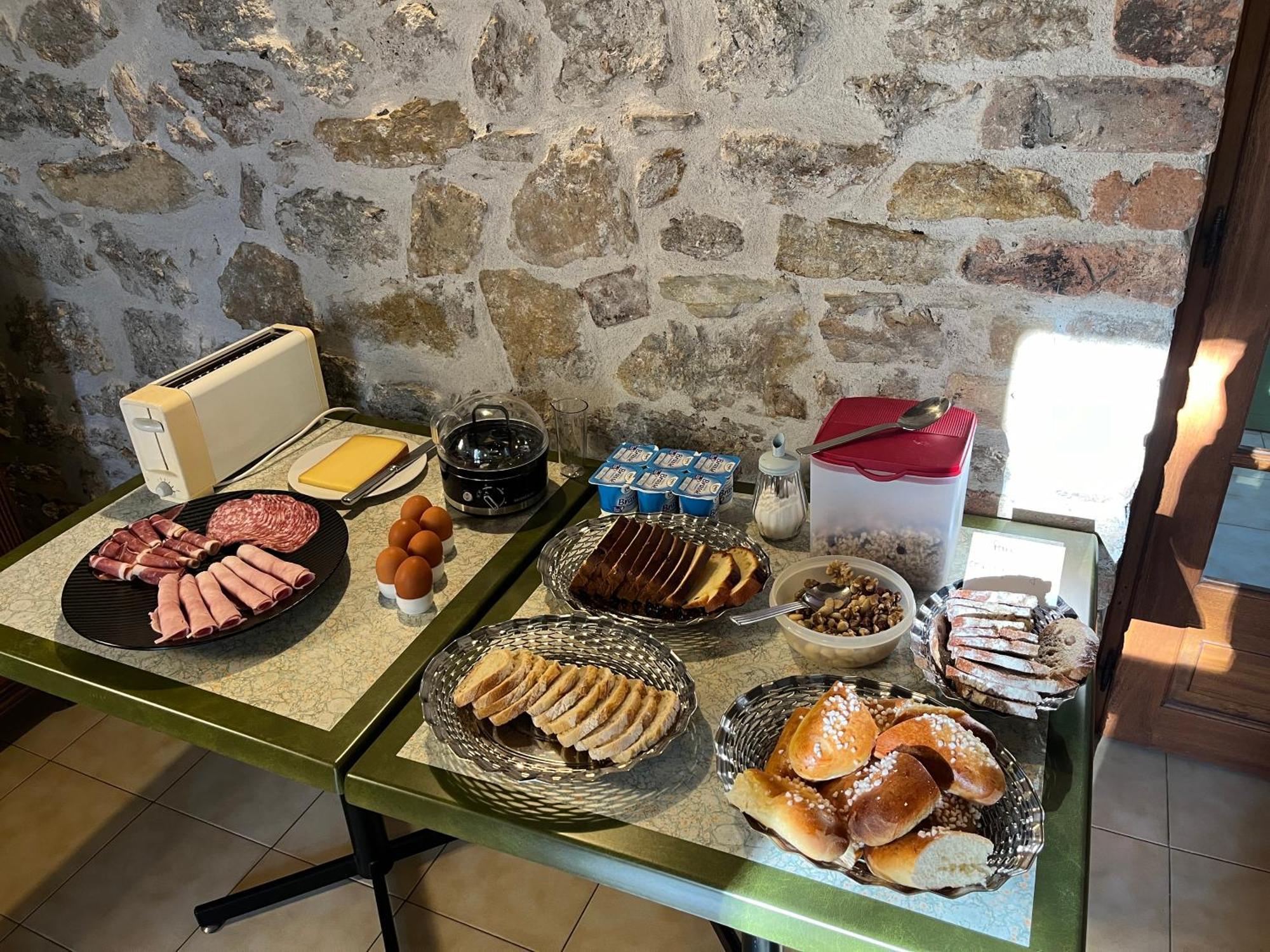 Chateau Lou Cante Perdrix La Vernarede 外观 照片