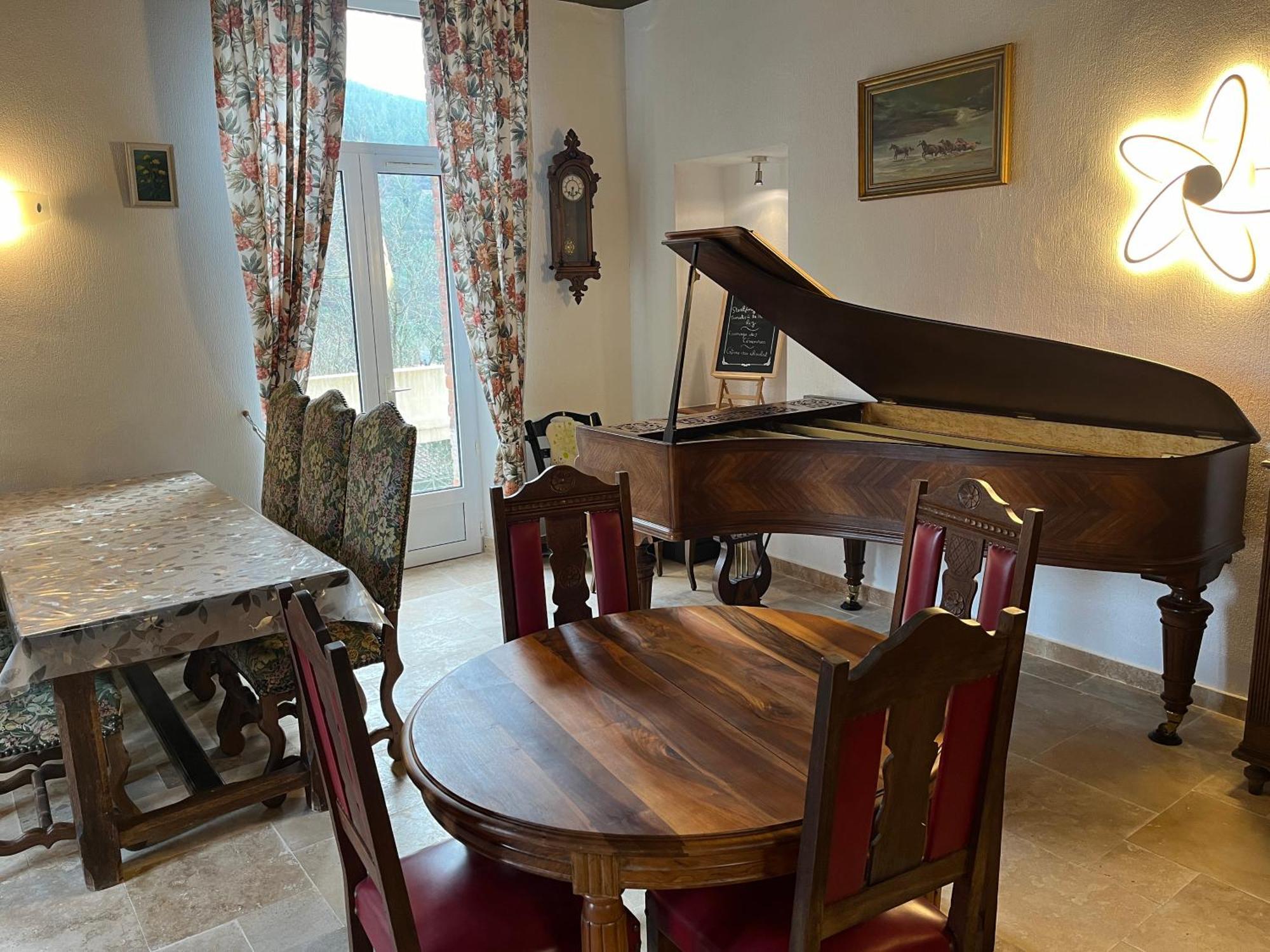 Chateau Lou Cante Perdrix La Vernarede 外观 照片